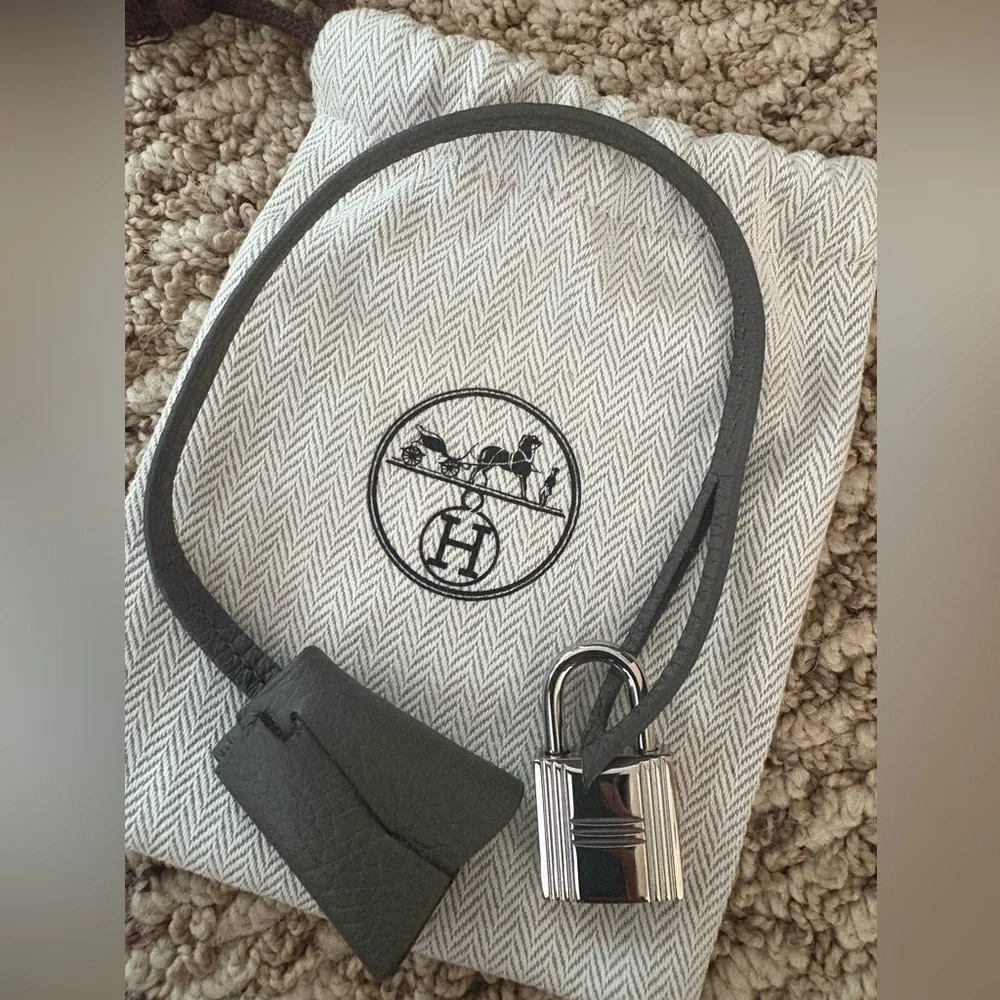 Hermes Victoria 35! Exceptional condition!! Grey color - Picture 15 of 16